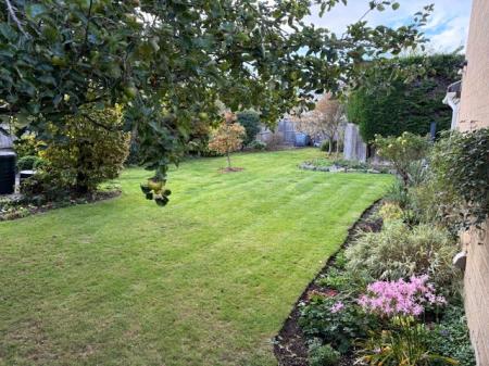 3 bedroom Link detached house for sale in Cherry Tree Drive, Cirencester, GL7