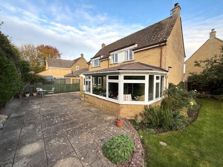 3 bedroom Link detached house for sale in Cherry Tree Drive, Cirencester, GL7