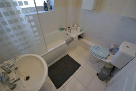 3 bedroom Semi-detached house to let in Swallowfields, Andover, SP10