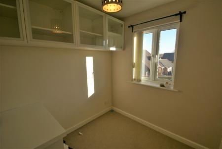 3 bedroom Semi-detached house to let in Swallowfields, Andover, SP10