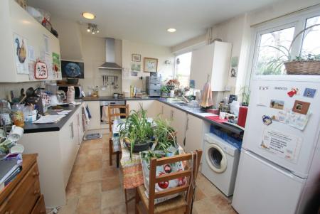 4 bedroom End of terrace house to let in Lodge Close, Andover, SP10