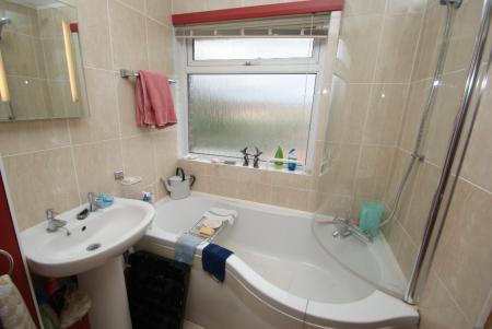 4 bedroom End of terrace house to let in Lodge Close, Andover, SP10