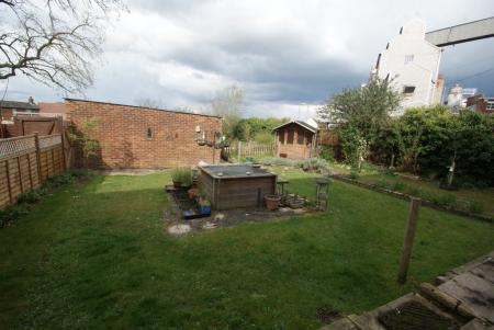 4 bedroom End of terrace house to let in Lodge Close, Andover, SP10