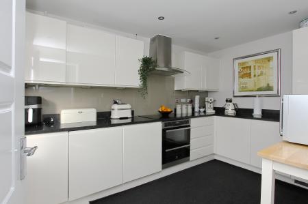 4 bedroom Terraced House for sale in Locksbridge Road, Andover, Andover, SP11