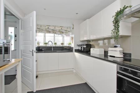 4 bedroom Terraced House for sale in Locksbridge Road, Andover, Andover, SP11