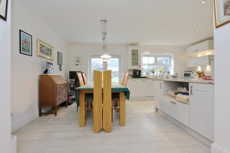 3 bedroom Detached house for sale in Farrs Avenue, Andover, SP10