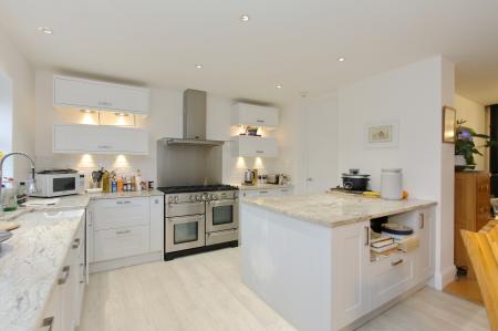 3 bedroom Detached house for sale in Farrs Avenue, Andover, SP10