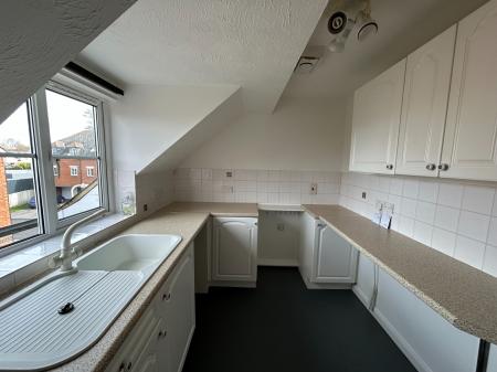 2 bedroom Flat to let in Vincent Drive, Andover, SP10