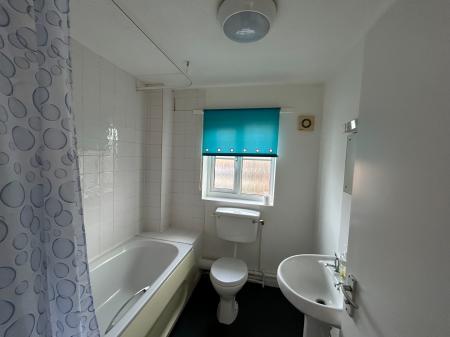 2 bedroom Flat to let in Vincent Drive, Andover, SP10