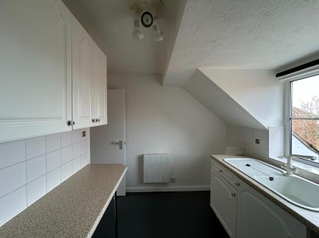 2 bedroom Flat to let in Vincent Drive, Andover, SP10