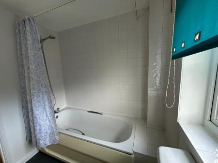 2 bedroom Flat to let in Vincent Drive, Andover, SP10