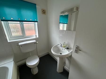 2 bedroom Flat to let in Vincent Drive, Andover, SP10