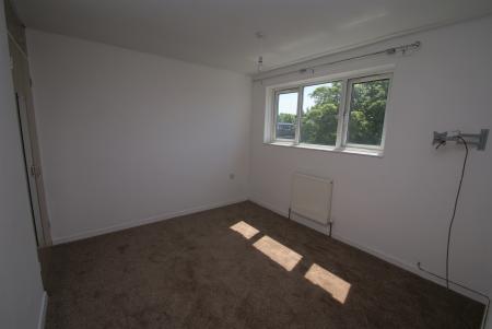 3 bedroom Flat to let in Acre Court, Andover, SP10