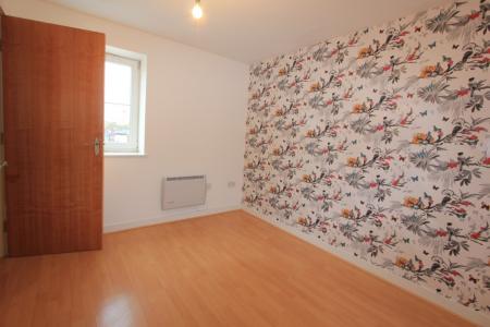 3 bedroom Flat to let in Waterloo Road, Stalybridge, SK15