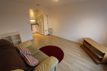 3 bedroom Flat to let in Waterloo Road, Stalybridge, SK15