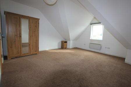 3 bedroom Flat to let in Waterloo Road, Stalybridge, SK15
