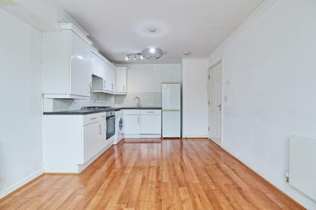 1 bedroom Flat for sale in South Street, Romford, RM1