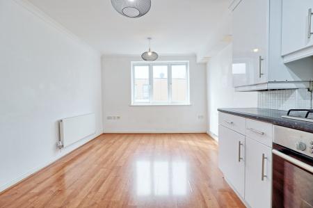 1 bedroom Flat for sale in South Street, Romford, RM1