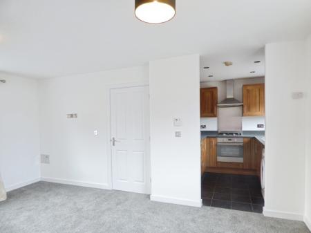 2 bedroom Flat to let in Little Highwood Way, Brentwood, CM14