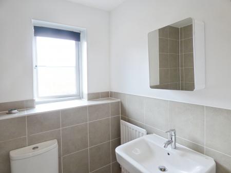2 bedroom Flat to let in Little Highwood Way, Brentwood, CM14