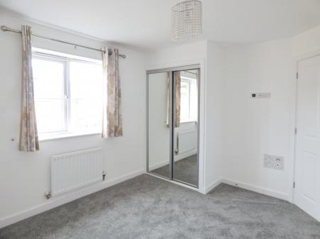 2 bedroom Flat to let in Little Highwood Way, Brentwood, CM14