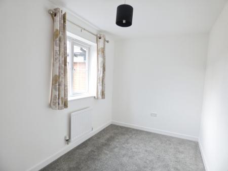 2 bedroom Flat to let in Little Highwood Way, Brentwood, CM14