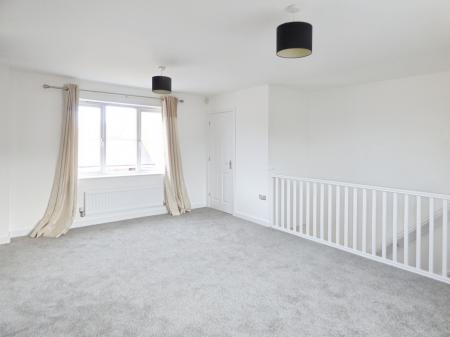 2 bedroom Flat to let in Little Highwood Way, Brentwood, CM14