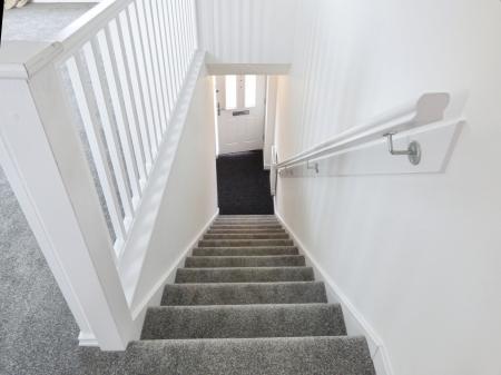 2 bedroom Flat to let in Little Highwood Way, Brentwood, CM14