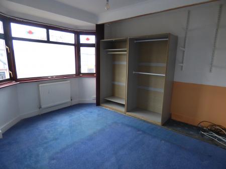 3 bedroom Semi-detached house to let in Heathview Road, Grays, RM16