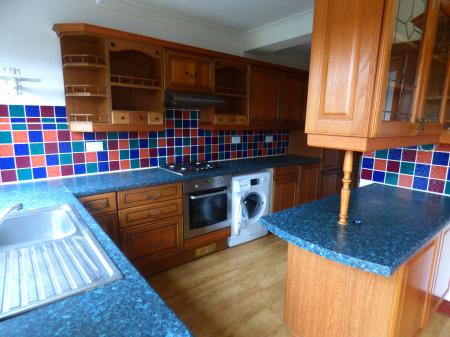 3 bedroom Semi-detached house to let in Heathview Road, Grays, RM16