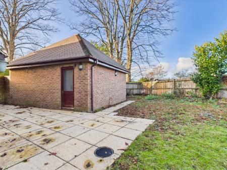 5 bedroom Detached house for sale in The Limes, Basingstoke, RG22