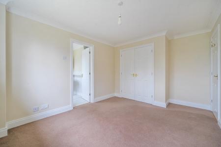 5 bedroom Detached house for sale in The Limes, Basingstoke, RG22