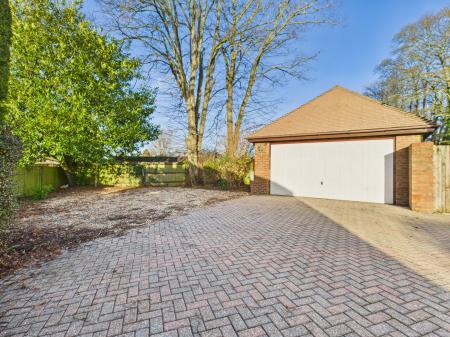 5 bedroom Detached house for sale in The Limes, Basingstoke, RG22