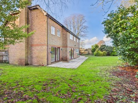 5 bedroom Detached house for sale in The Limes, Basingstoke, RG22