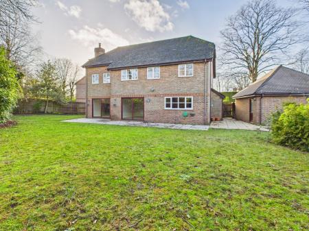 5 bedroom Detached house for sale in The Limes, Basingstoke, RG22