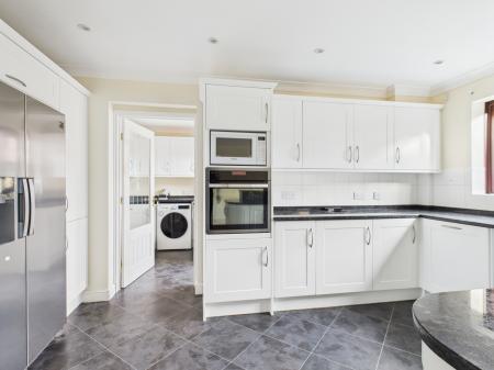 4 bedroom Detached house for sale in Thyme Close, Chineham, Basingstoke, RG24