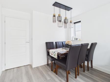 3 bedroom Town house for sale in Wilson Crescent, Chapel Gate, Basingstoke, RG21