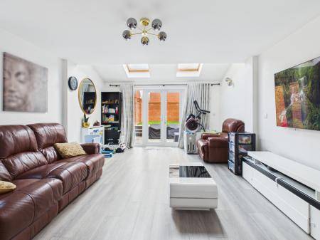 3 bedroom Town house for sale in Wilson Crescent, Chapel Gate, Basingstoke, RG21