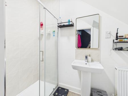 3 bedroom Town house for sale in Wilson Crescent, Chapel Gate, Basingstoke, RG21