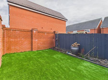 3 bedroom Town house for sale in Wilson Crescent, Chapel Gate, Basingstoke, RG21