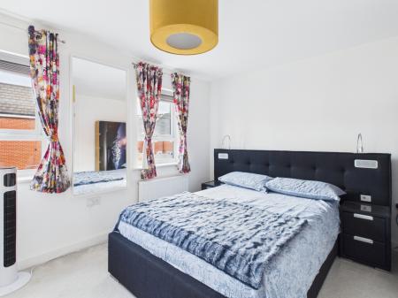 3 bedroom Town house for sale in Wilson Crescent, Chapel Gate, Basingstoke, RG21
