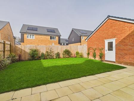 3 bedroom Detached house for sale in Greenkeepers Avenue, Basingstoke, RG23