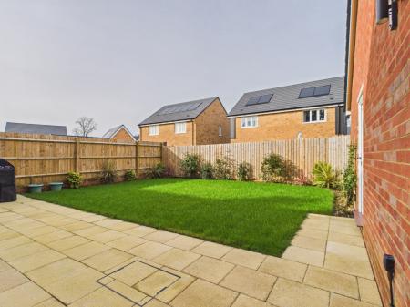 3 bedroom Detached house for sale in Greenkeepers Avenue, Basingstoke, RG23