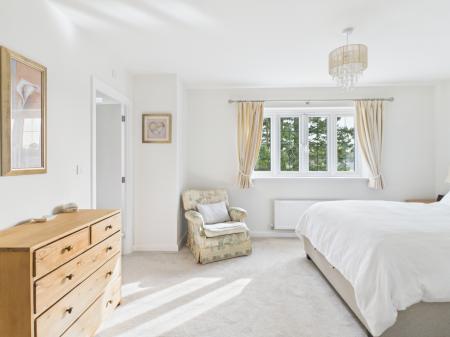 3 bedroom Detached house for sale in Greenkeepers Avenue, Basingstoke, RG23