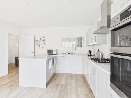 3 bedroom Detached house for sale in Greenkeepers Avenue, Basingstoke, RG23