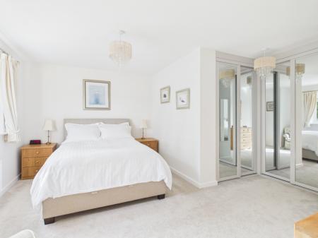 3 bedroom Detached house for sale in Greenkeepers Avenue, Basingstoke, RG23