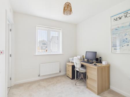 3 bedroom Detached house for sale in Greenkeepers Avenue, Basingstoke, RG23