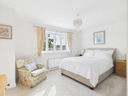 3 bedroom Detached house for sale in Greenkeepers Avenue, Basingstoke, RG23