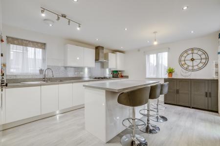 4 bedroom Detached house for sale in Tuddenham Row, Bedford, MK43