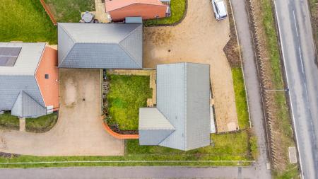 4 bedroom Detached house for sale in Tuddenham Row, Bedford, MK43